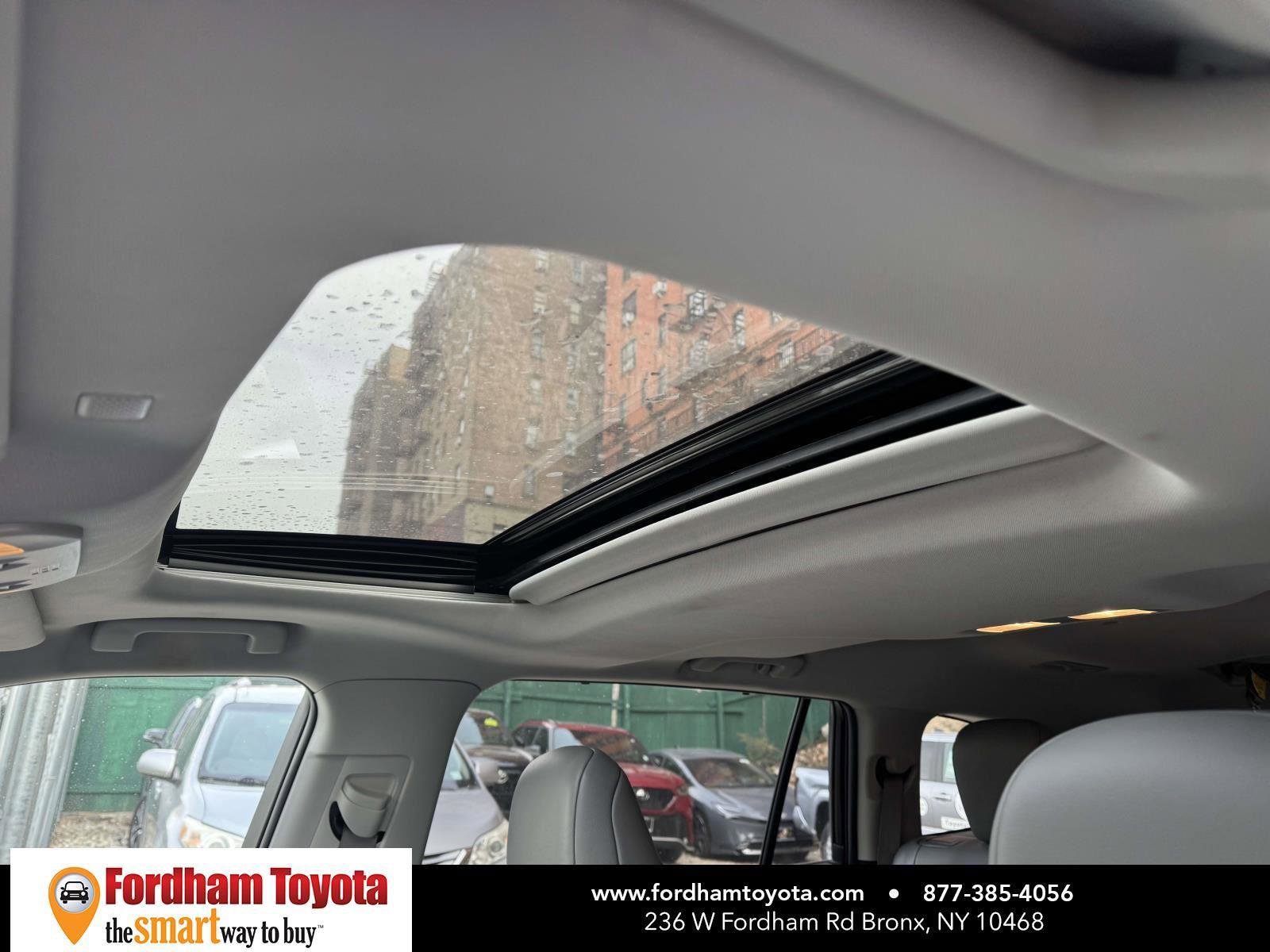 Used 2022 Toyota Highlander XLE image 19