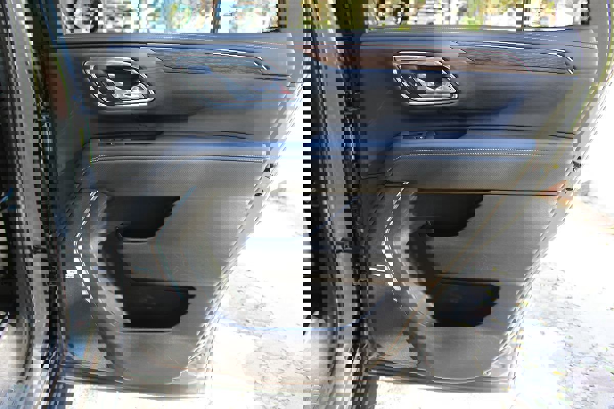 Used 2021 Chevrolet Tahoe Premier w/ Premium Package image 18