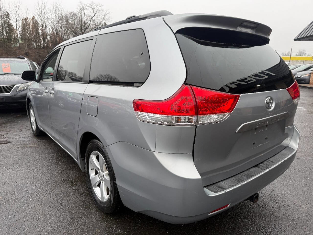 Used 2013 Toyota Sienna LE image 7