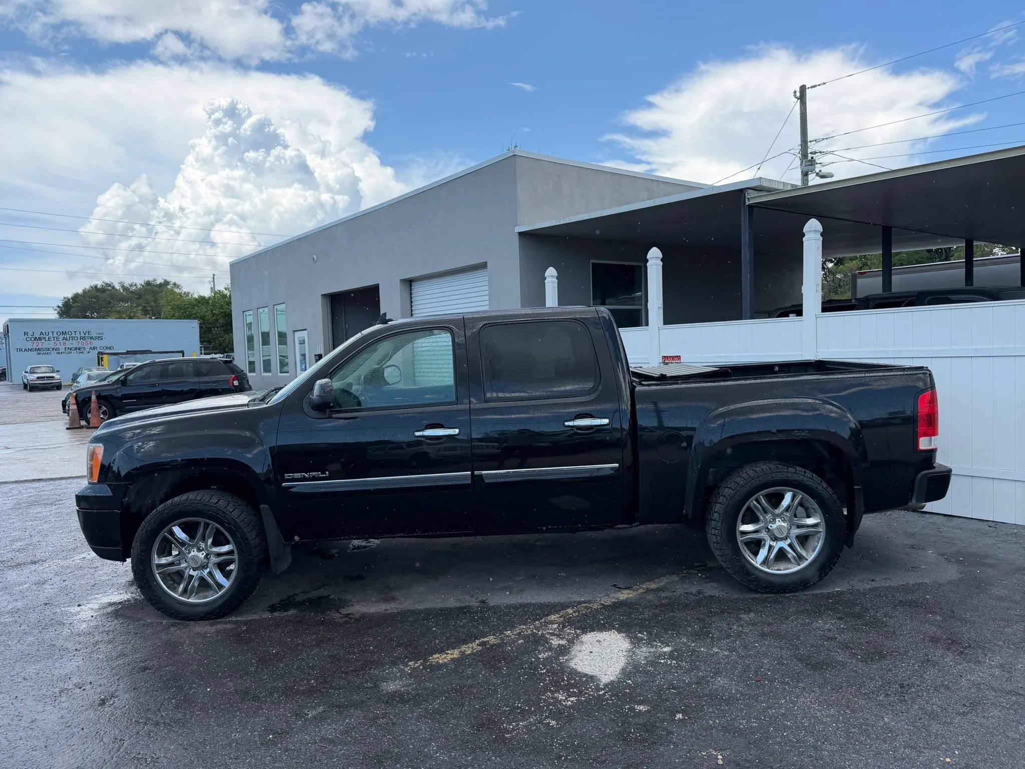 Used 2011 GMC Sierra 1500 Denali AWD/4WD image 2