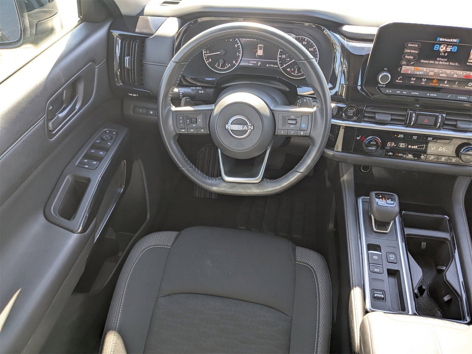 Used 2025 Nissan Pathfinder SV image 18