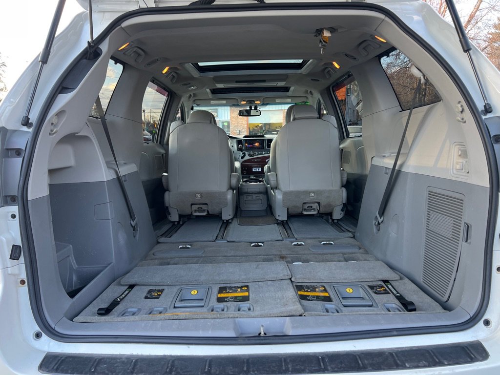 Used 2014 Toyota Sienna Limited w/ Limited Premium Package image 6
