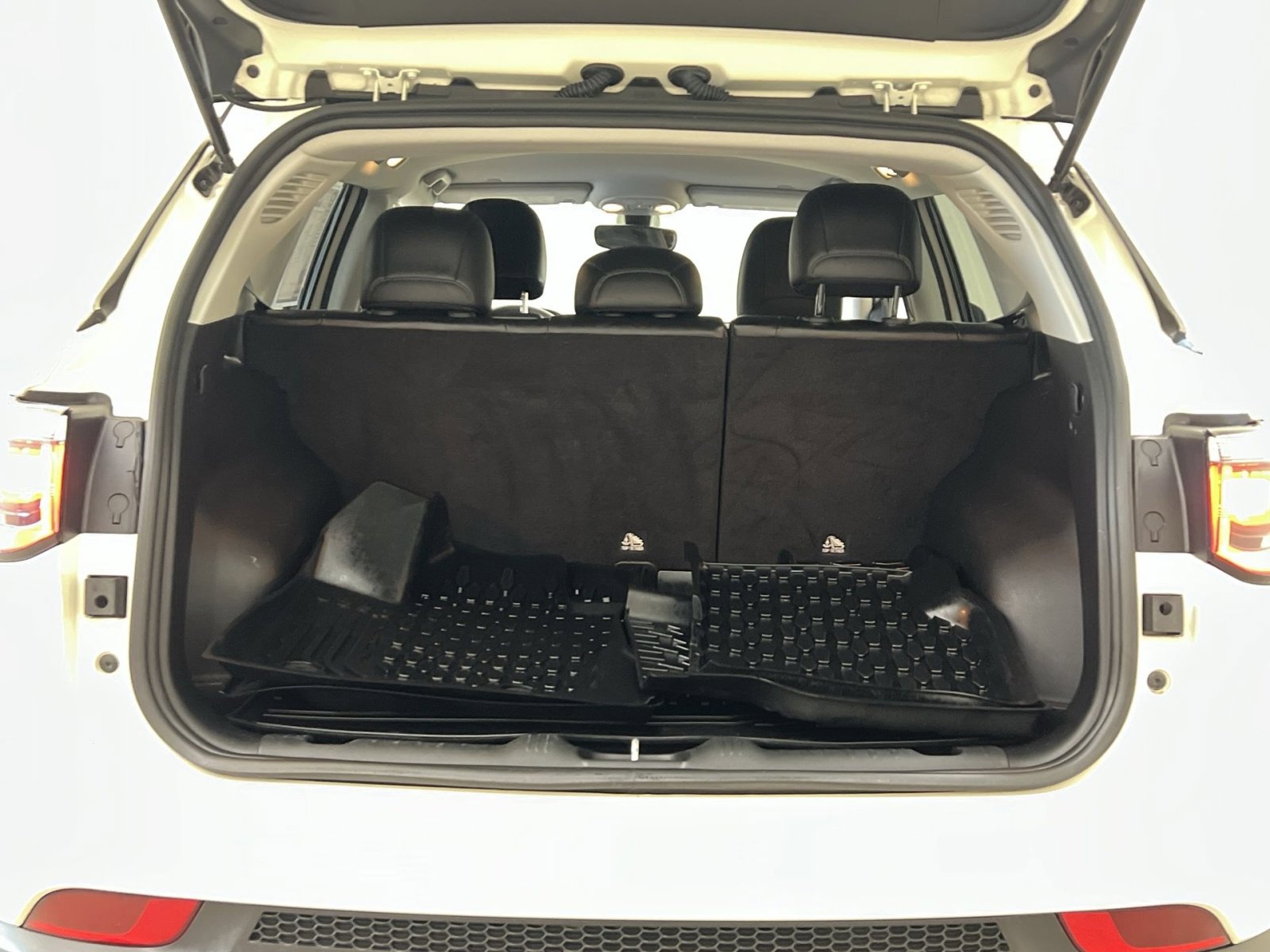 Used 2018 Jeep Compass Latitude AWD/4WD image 29