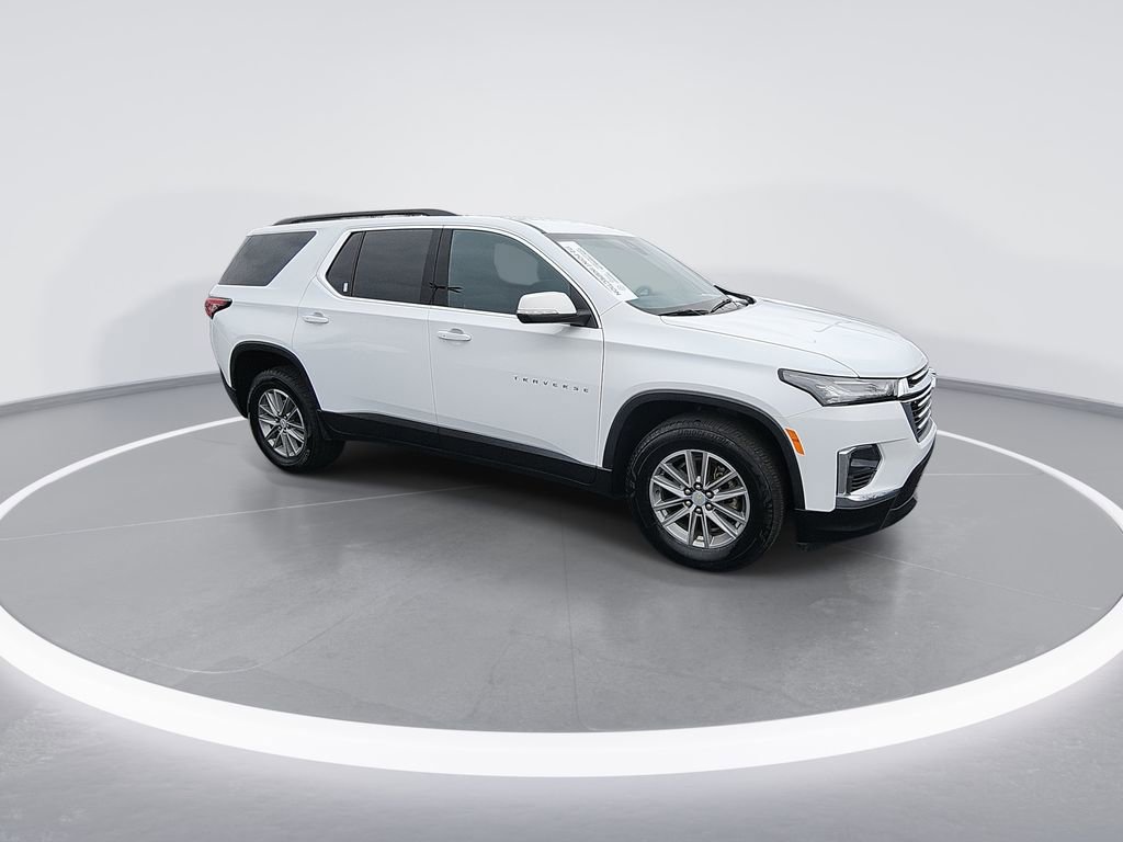 Used 2023 Chevrolet Traverse LT image 2