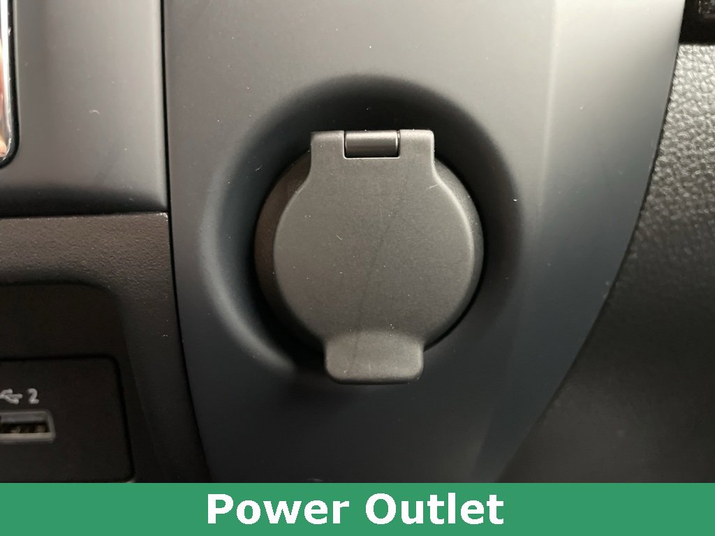 Used 2024 Nissan Titan SV image 37