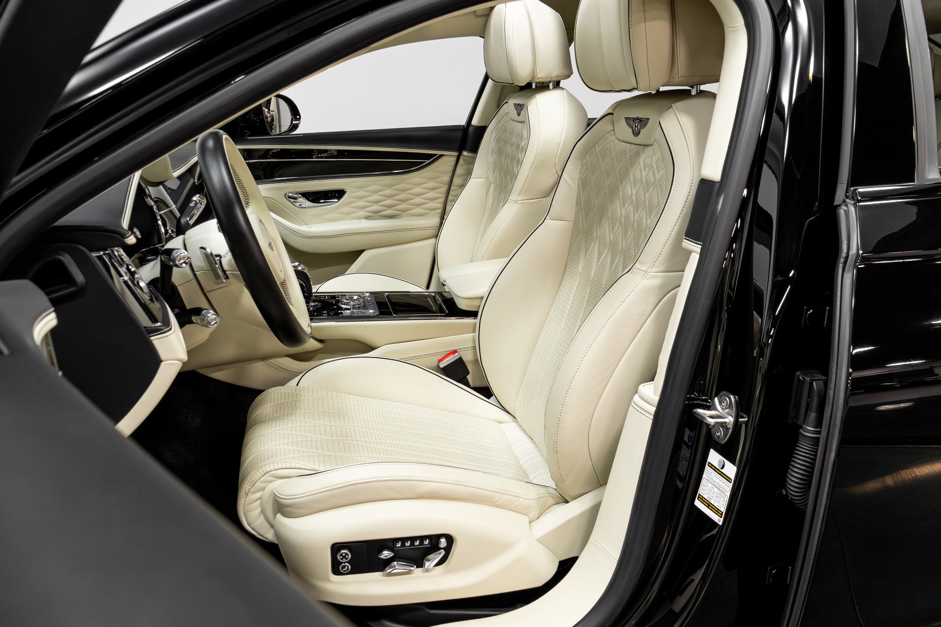 Used 2021 Bentley Flying Spur W12 image 7