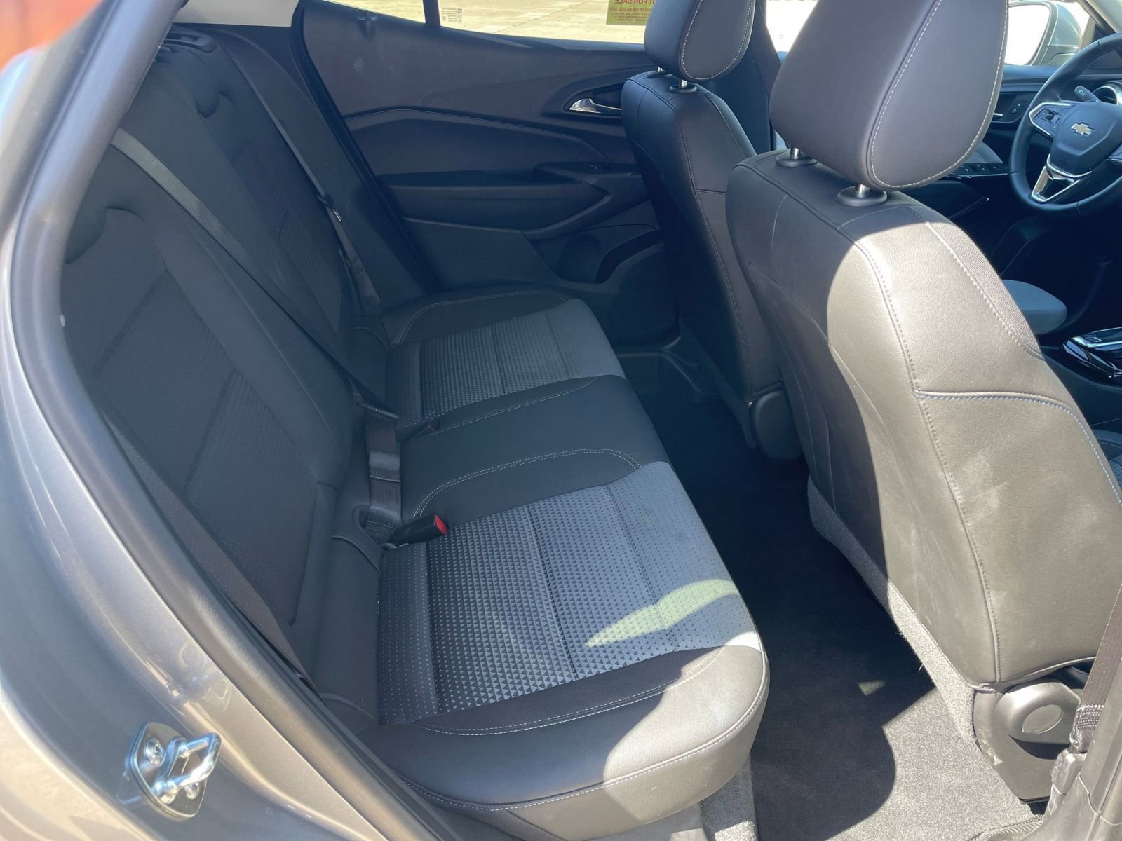 Used 2025 Chevrolet Trax LT w/ LT Convenience Package image 29