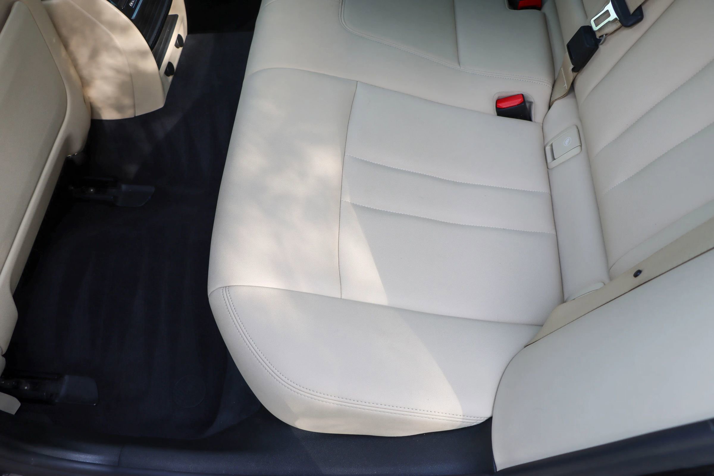 Used 2019 BMW 530e w/ Convenience Package image 18