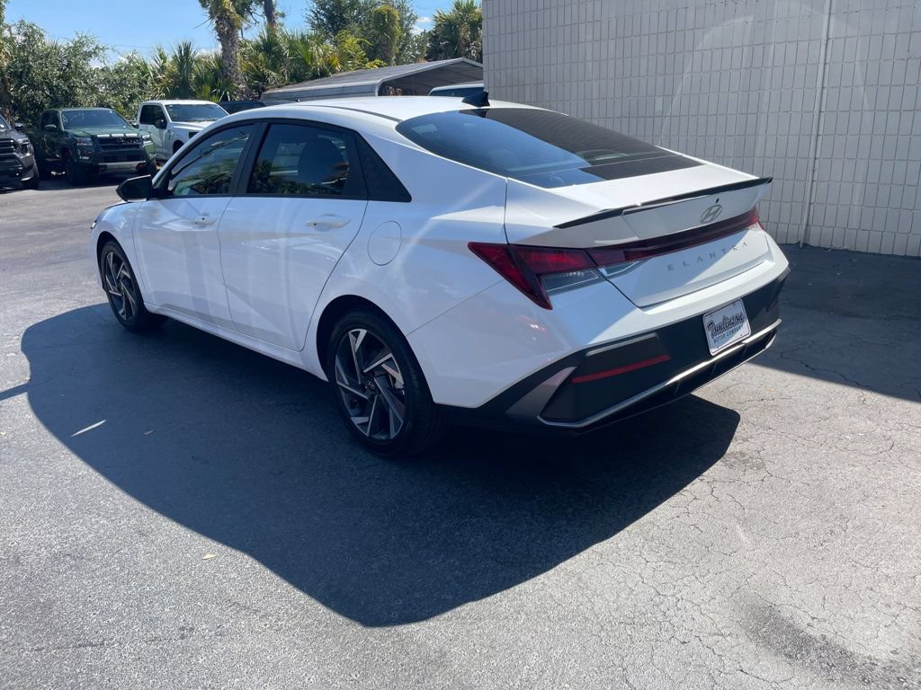 Used 2025 Hyundai Elantra Sport FWD image 3