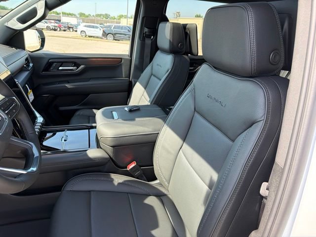 New 2026 GMC Yukon XL Denali w/ Advanced Technology Package AWD/4WD image 11