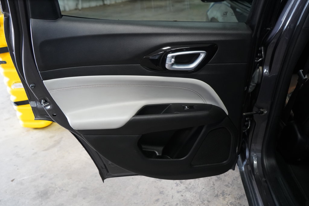 Used 2024 Jeep Compass Limited AWD/4WD image 28