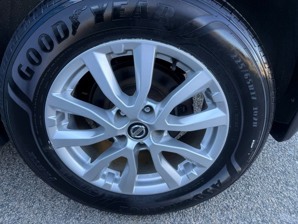 Used 2017 Nissan Rogue SV image 29