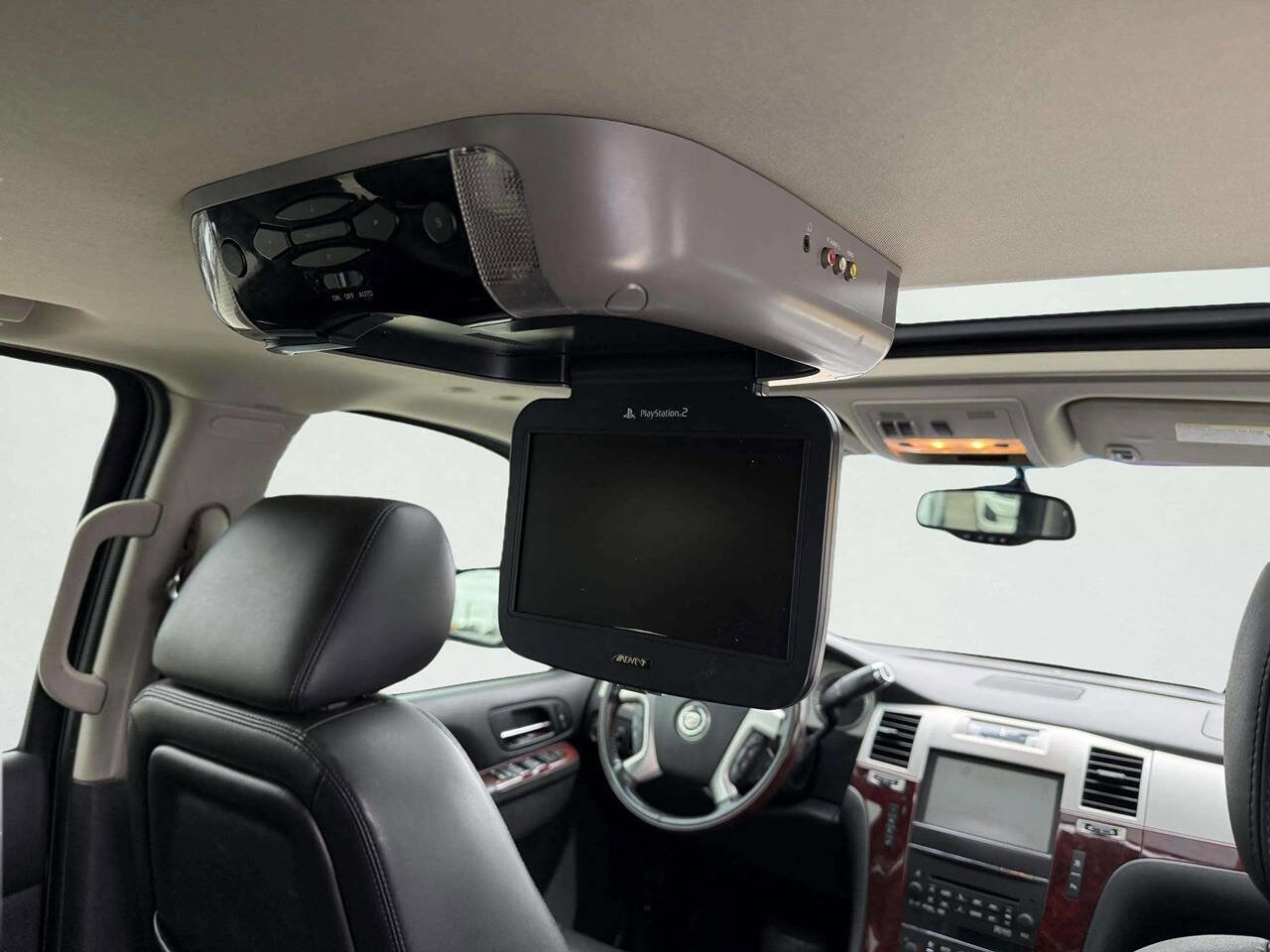 Used 2011 Cadillac Escalade Luxury AWD/4WD image 21