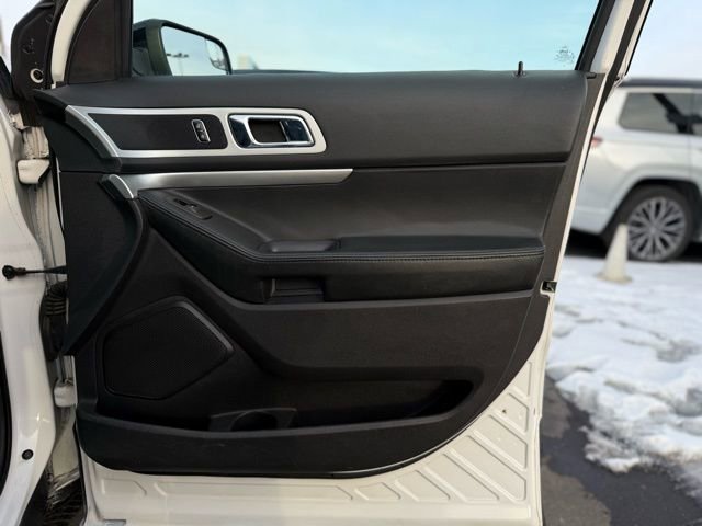 Used 2015 Ford Explorer XLT w/ Equipment Group 202A image 14