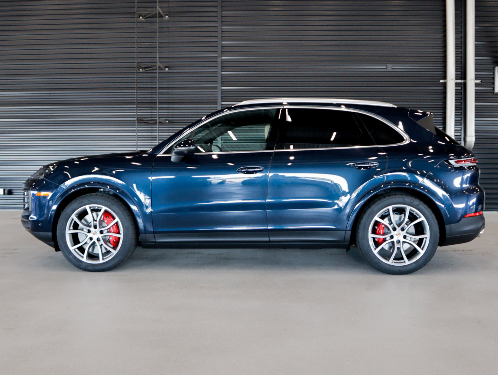 Used 2025 Porsche Cayenne S image 2