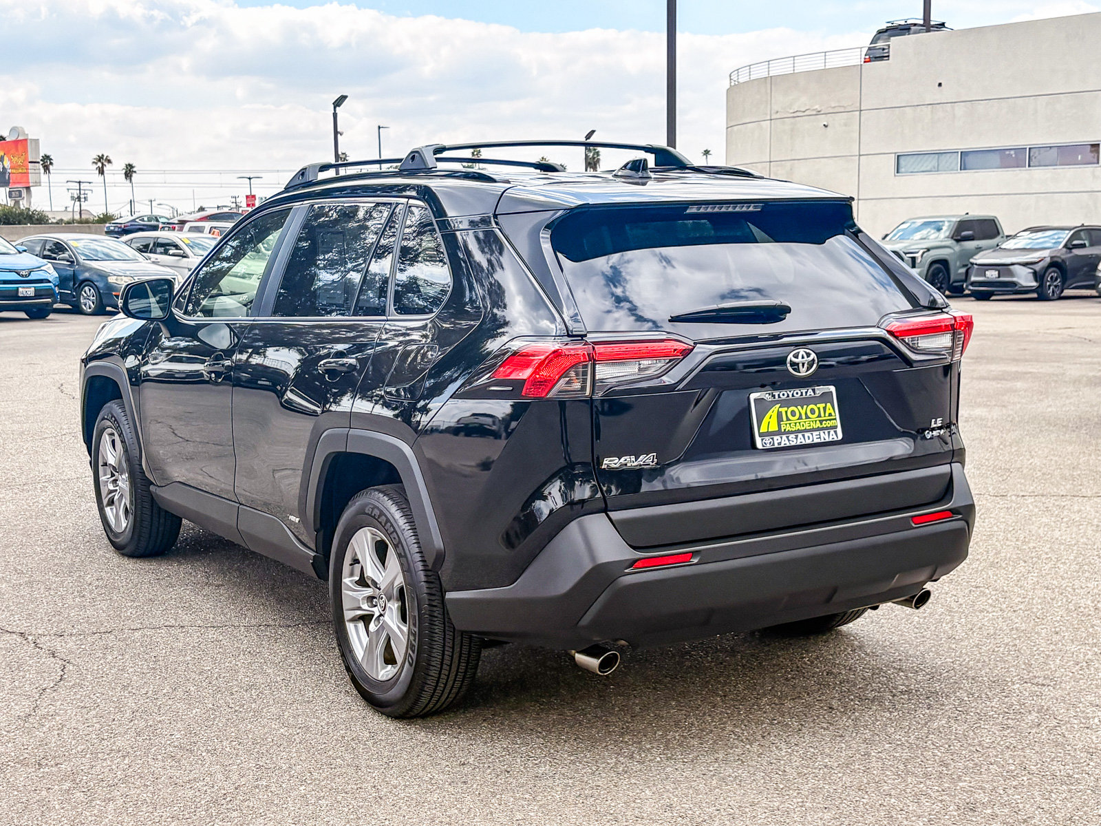 Certified 2025 Toyota RAV4 LE AWD/4WD image 8