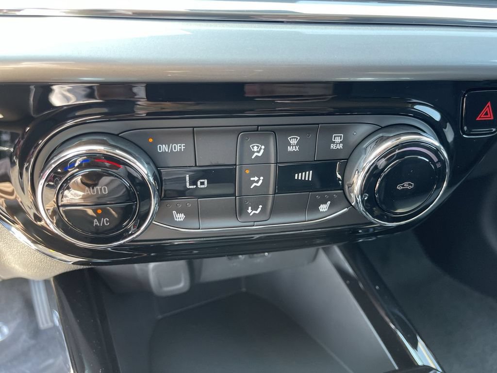 New 2026 Chevrolet Trax LT w/ LT Convenience Package FWD image 18