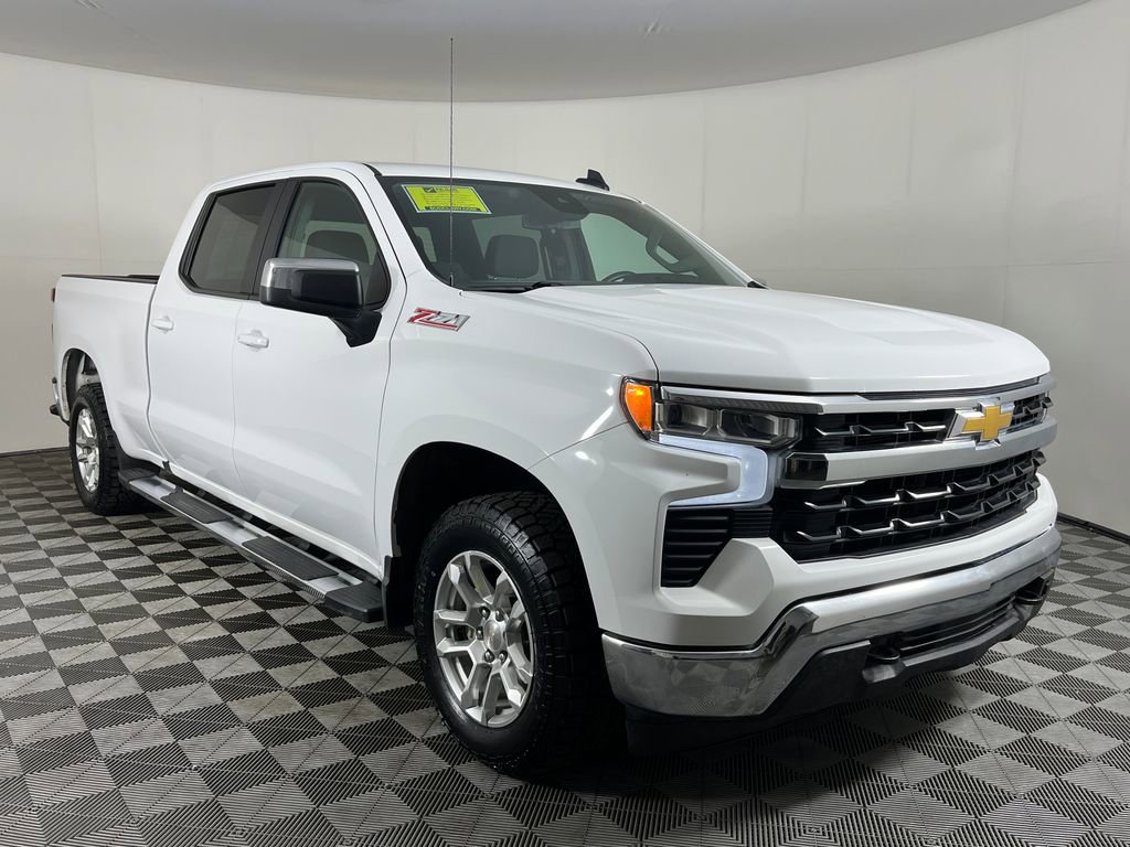 Used 2024 Chevrolet Silverado 1500 LT w/ Z71 Off-Road Package AWD/4WD image 3