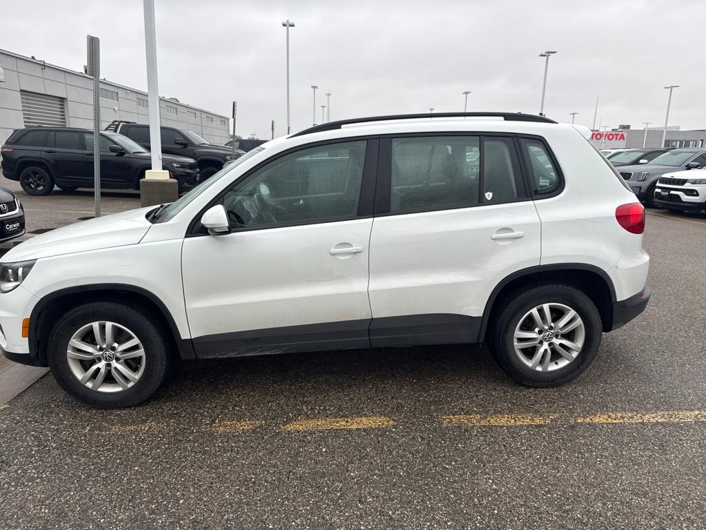 Used 2017 Volkswagen Tiguan S AWD/4WD image 4