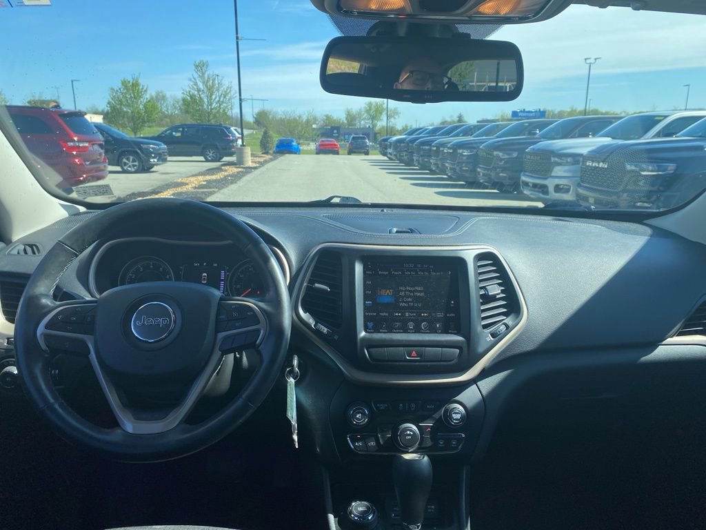 Used 2015 Jeep Cherokee Latitude w/ Cold Weather Group image 7