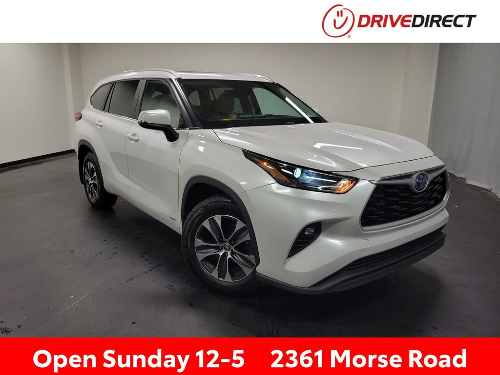 Used 2024 Toyota Highlander XLE AWD/4WD image 1
