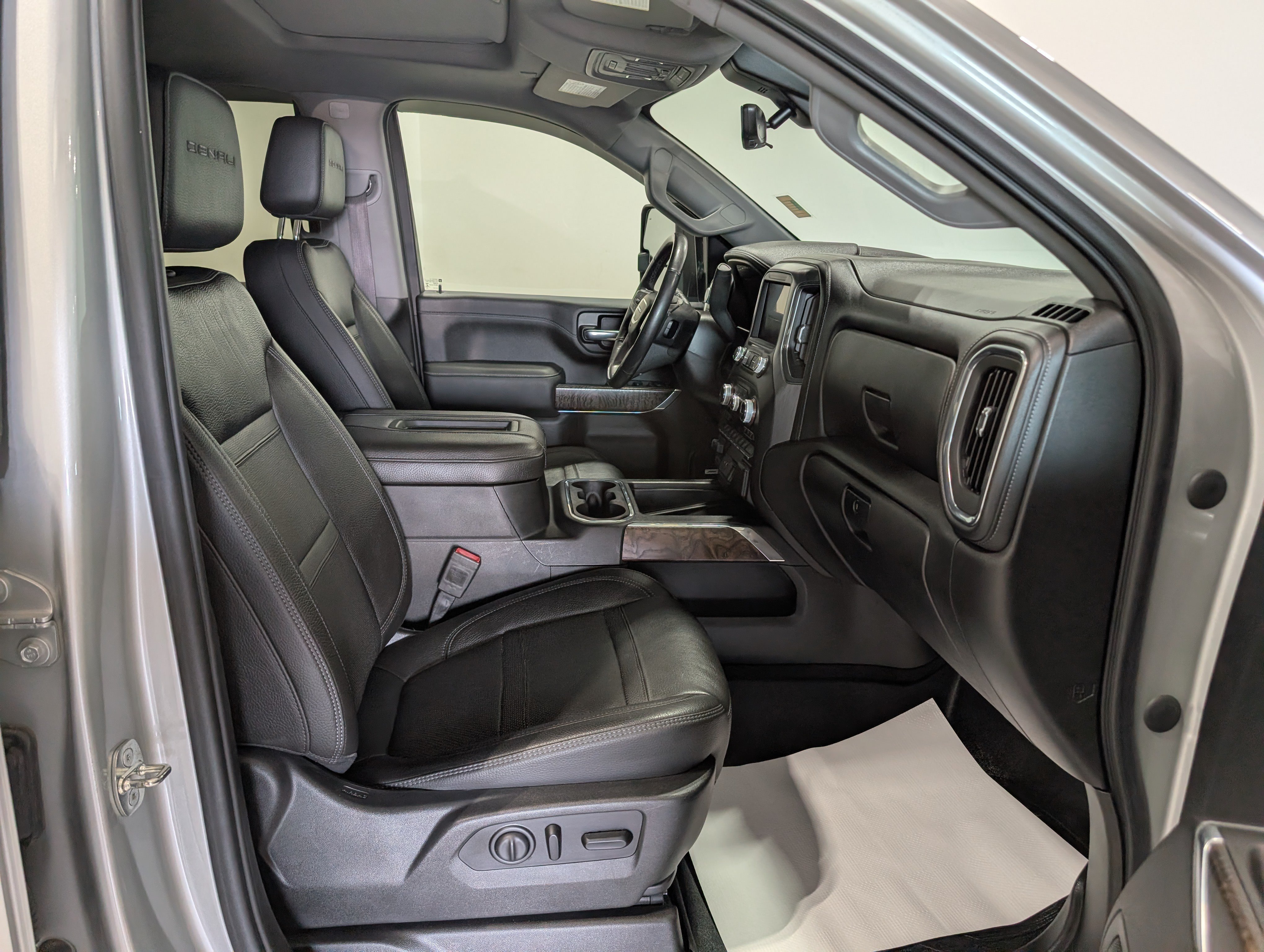 Used 2020 GMC Sierra 3500 Denali w/ Denali Ultimate Package AWD/4WD image 21