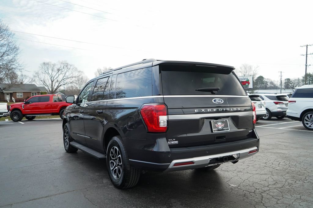 Used 2024 Ford Expedition Max XLT image 3