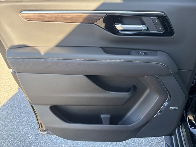 New 2026 Chevrolet Suburban Premier image 21