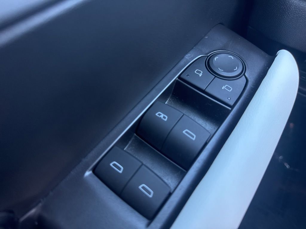 Certified 2025 GMC Canyon AT4 w/ AT4X AEV Edition image 29