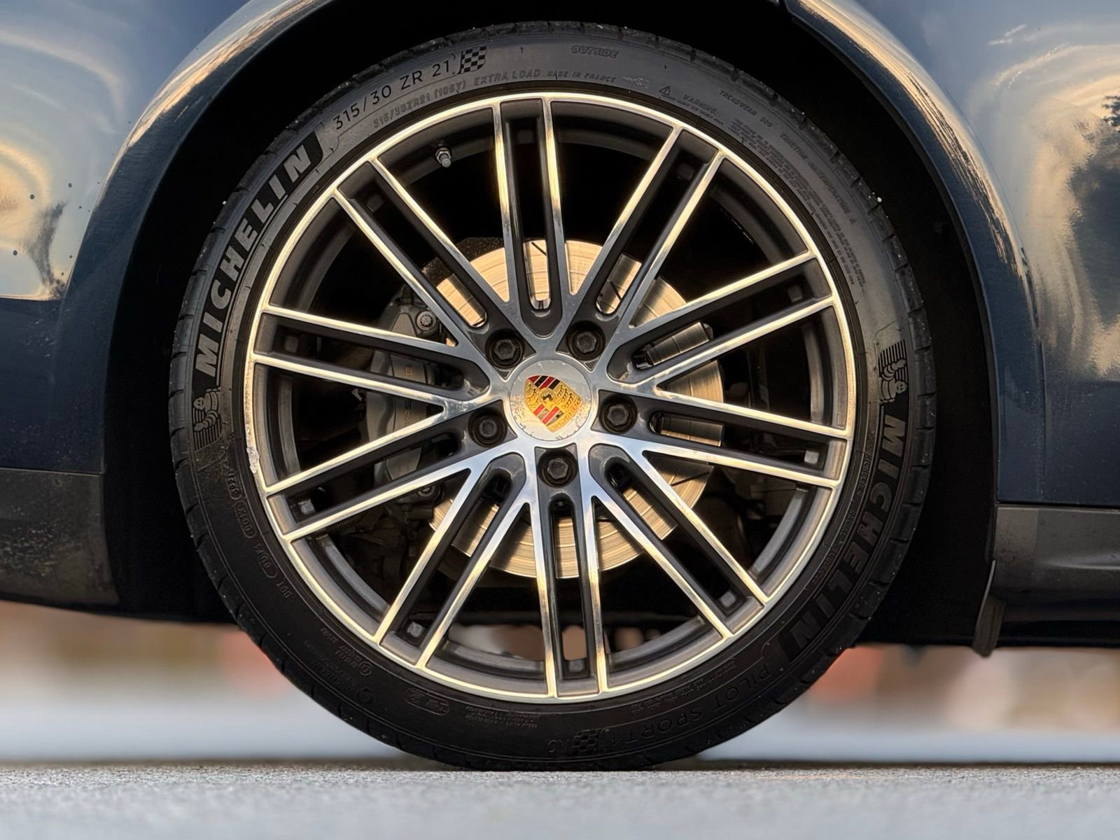 Used 2018 Porsche Panamera 4S image 19