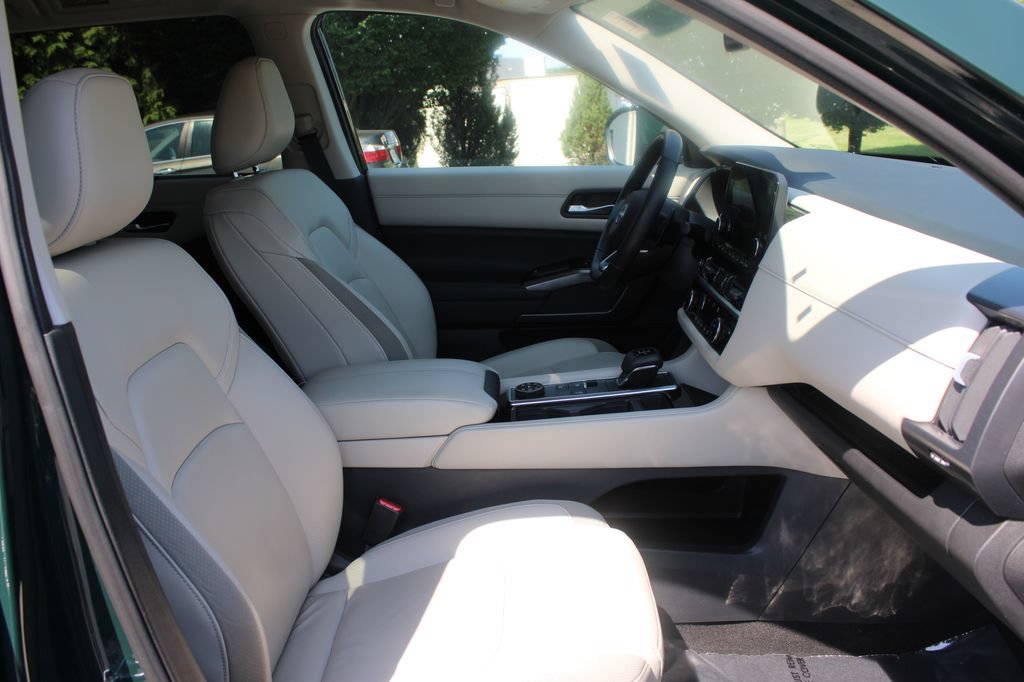 Used 2022 Nissan Pathfinder SL AWD/4WD image 9