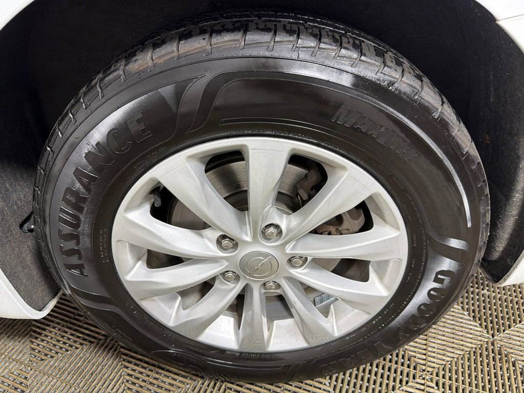 Used 2019 Chrysler Pacifica Touring-L FWD image 19