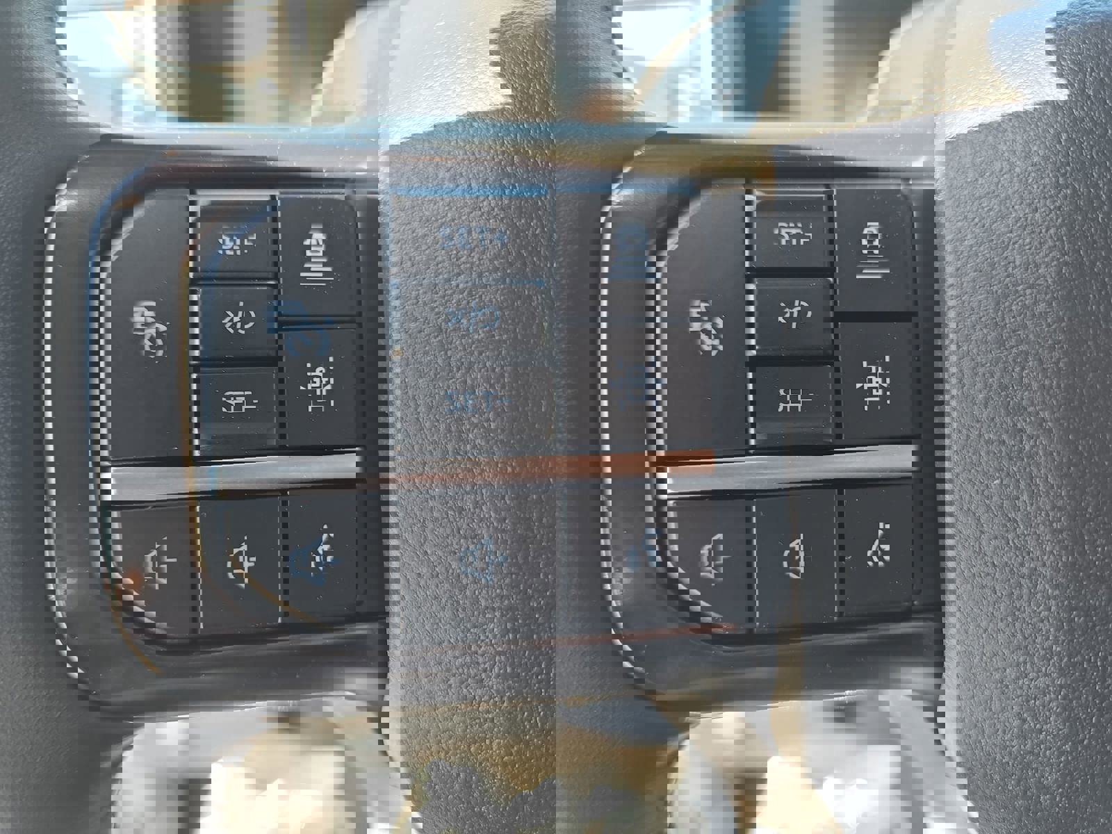 Used 2024 Ford F350 Platinum w/ FX4 Off-Road Package image 19