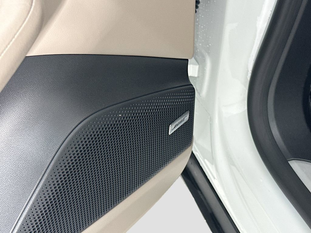 Certified 2025 Porsche Macan Electric image 21