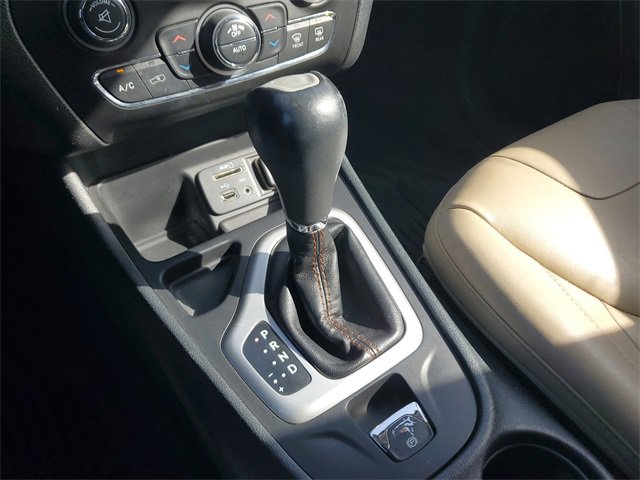 Used 2016 Jeep Cherokee Limited image 25