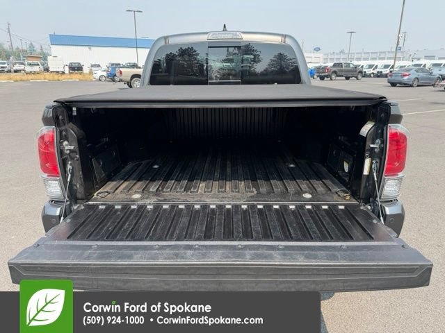 Used 2017 Toyota Tacoma Limited w/ Tow Package AWD/4WD image 18