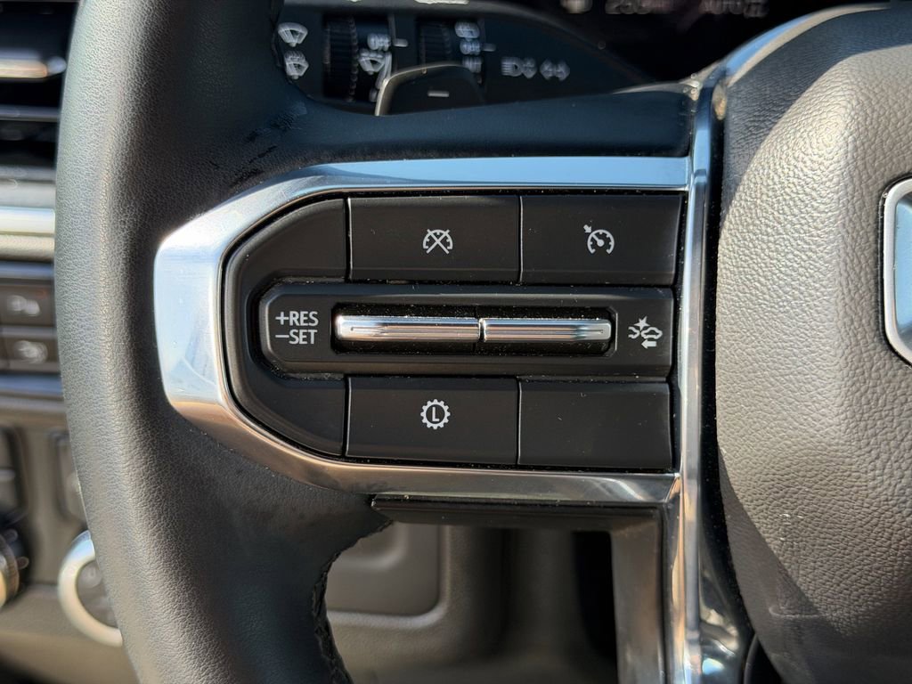 Used 2025 GMC Yukon Denali AWD/4WD image 24