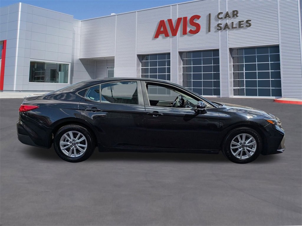 Used 2025 Toyota Camry LE image 5