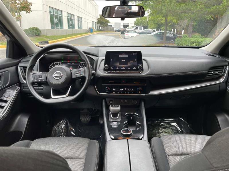 Used 2024 Nissan Rogue SV image 59