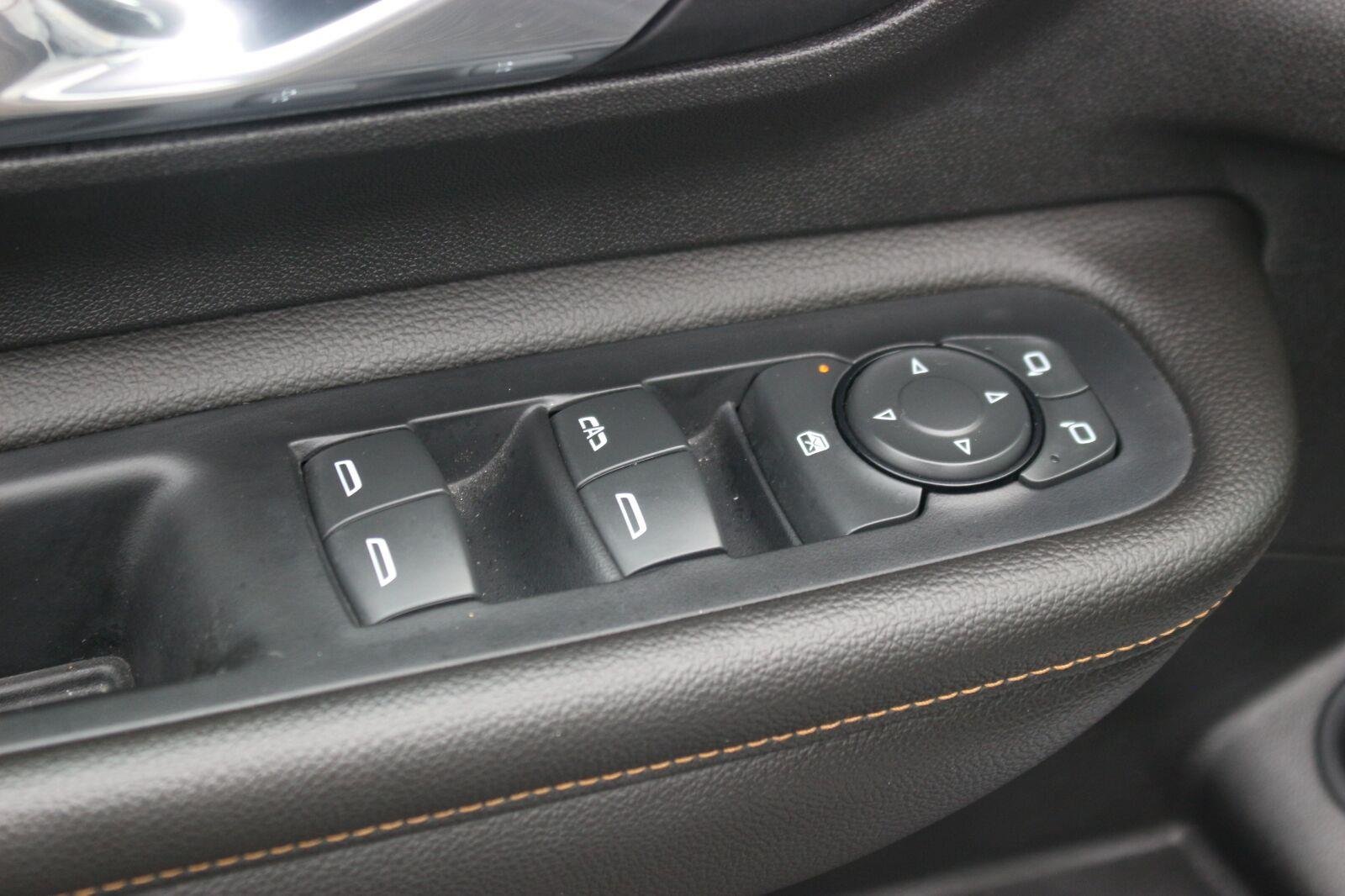 Used 2020 GMC Terrain SLT w/ Preferred Package AWD/4WD image 16