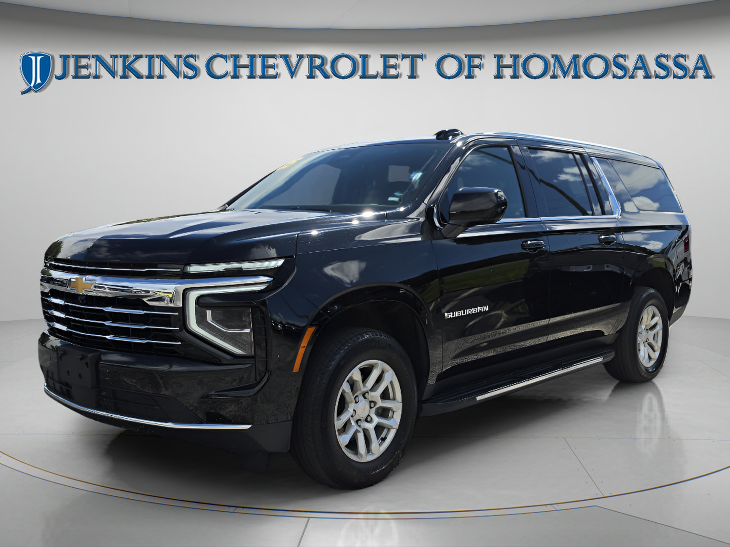 Used 2025 Chevrolet Suburban LT RWD image 11