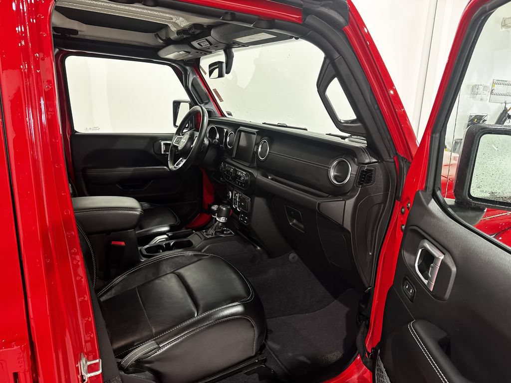 Used 2023 Jeep Wrangler Unlimited Sahara w/ Dual Top Group AWD/4WD image 23
