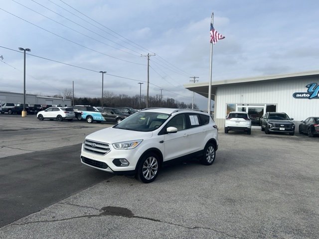 Used 2017 Ford Escape Titanium image 2