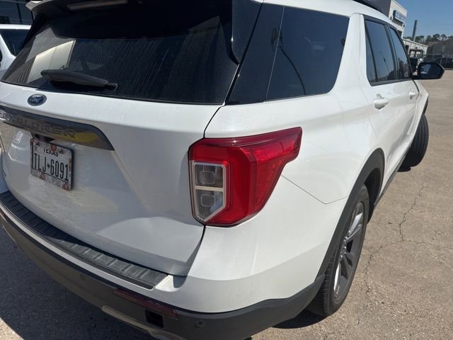 Used 2023 Ford Explorer XLT w/ Equipment Group 202A image 4