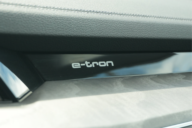 Used 2024 Audi Q8 e-tron Premium AWD/4WD image 41