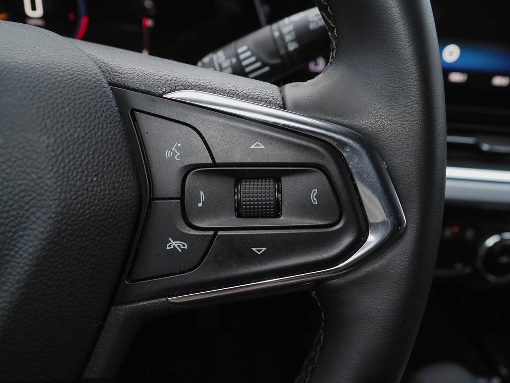 Certified 2025 Chevrolet Trax LT w/ LT Convenience Package image 30