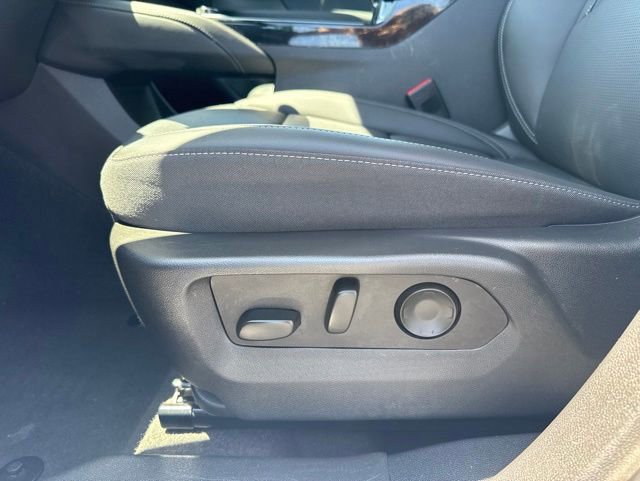 Used 2025 Buick Envision Preferred AWD/4WD image 13
