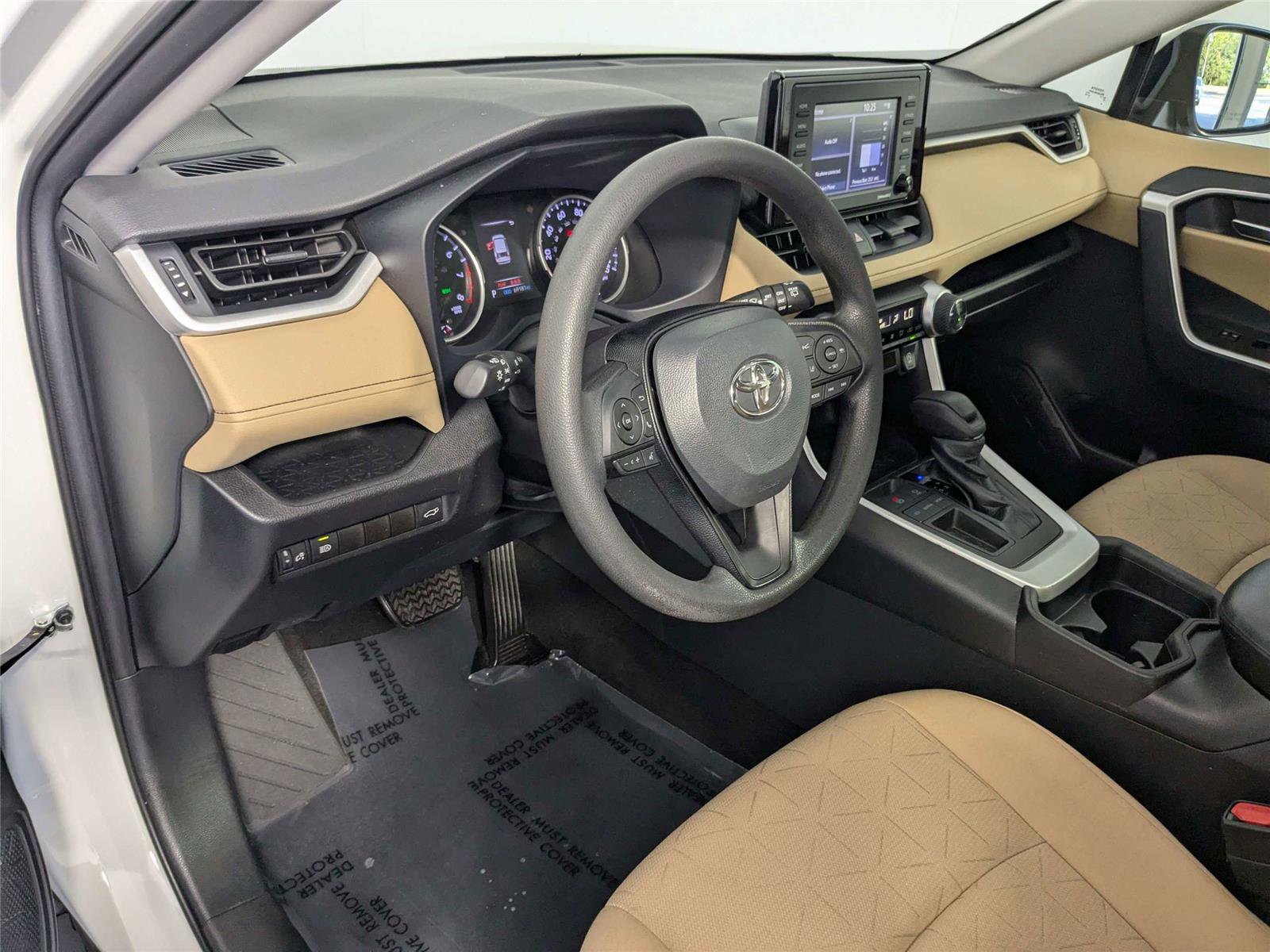 Used 2021 Toyota RAV4 XLE w/ Convenience Package image 11