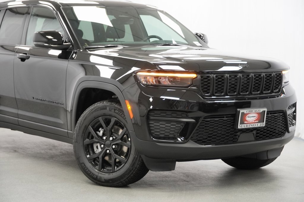 New 2025 Jeep Grand Cherokee Altitude image 3