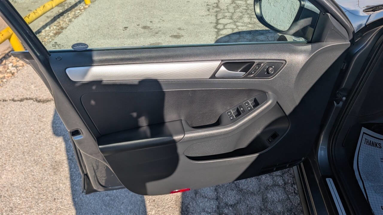 Used 2014 Volkswagen Jetta GLI Autobahn image 15